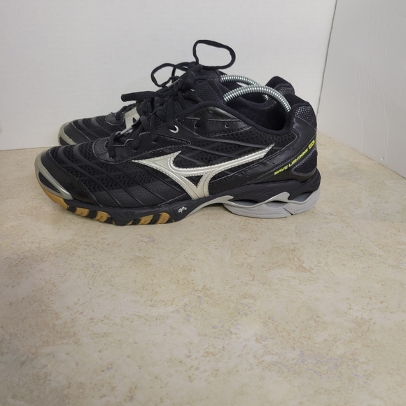 Mizuno Women's Wave Lightning  RX Sneakers - Picture 2 of 7